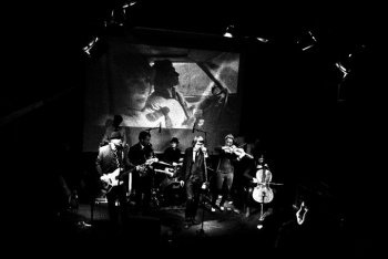 Bild zu Captain Knife (Postpunk mit Streichern und Bläsern/Wien)